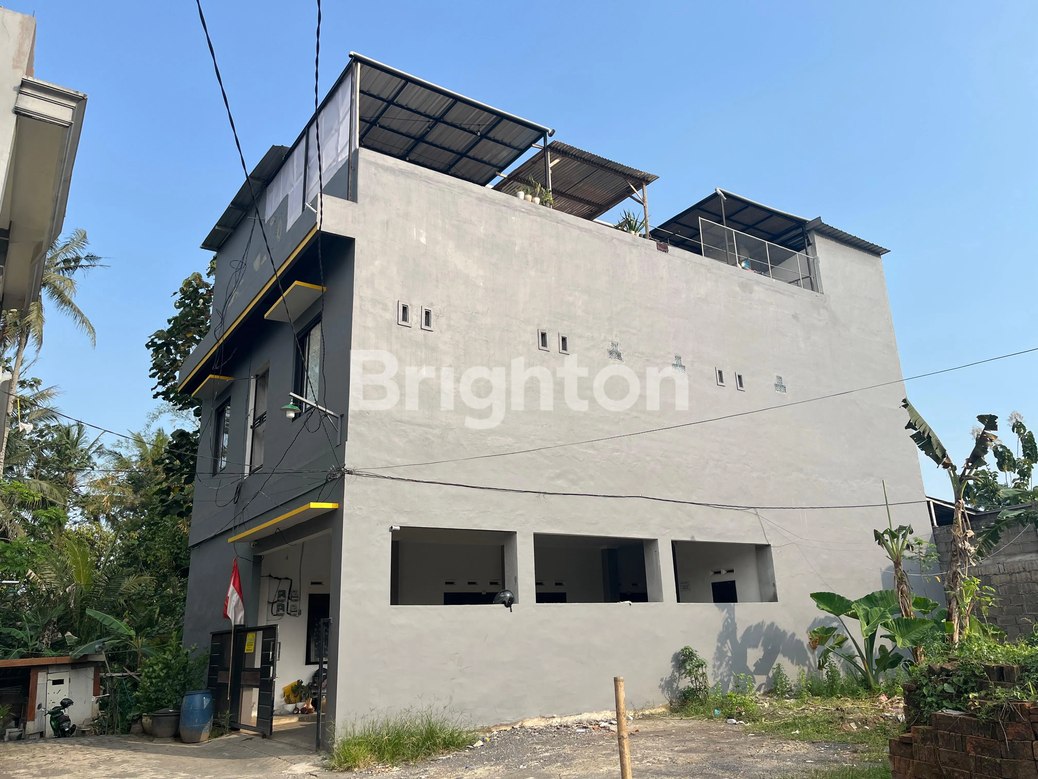 Sisi bangunan rumah kos