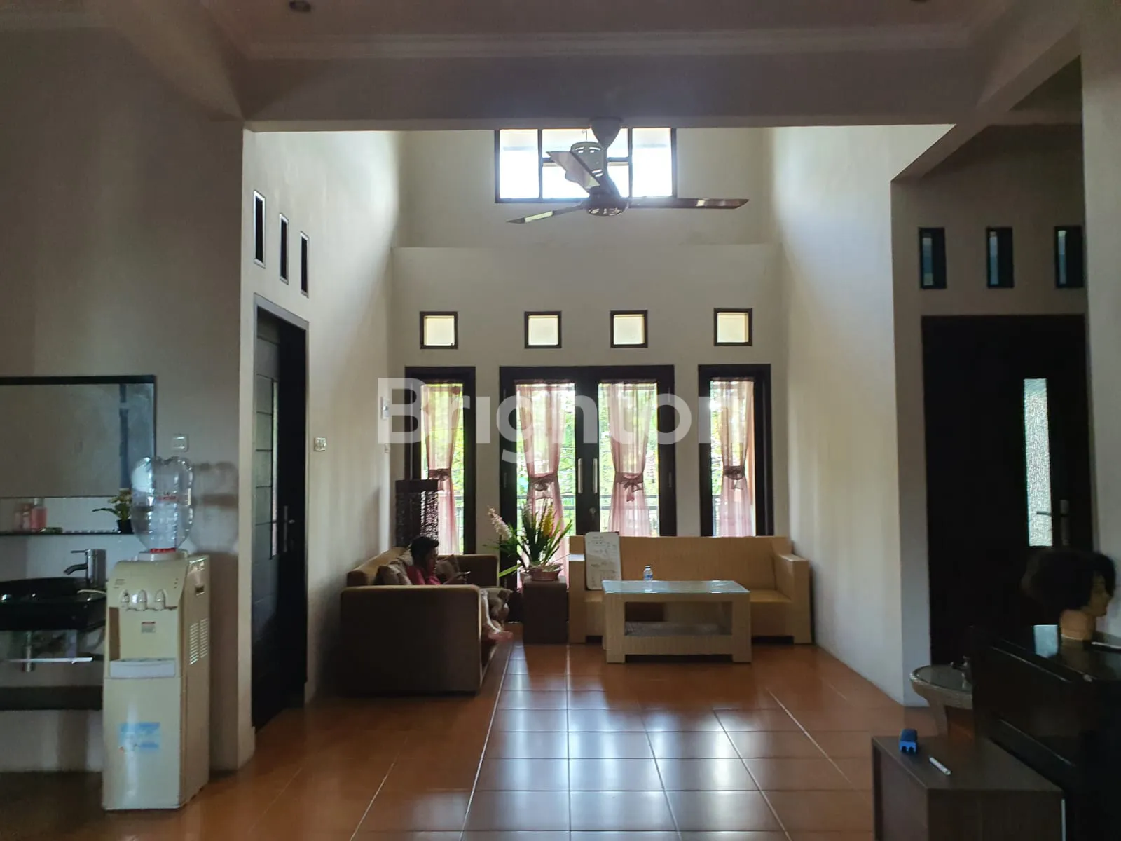 Area tengah rumah dan tangga